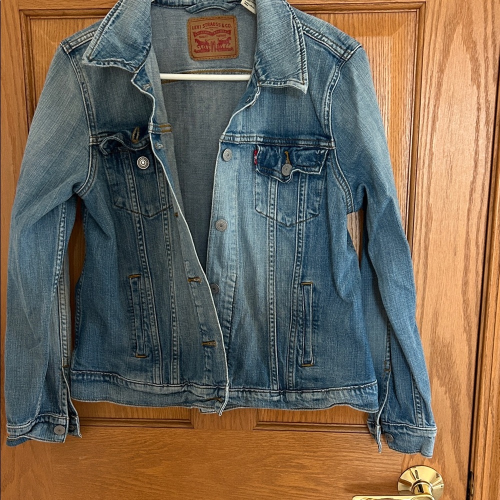 Levi's Women's Classic Blue Denim Jacket